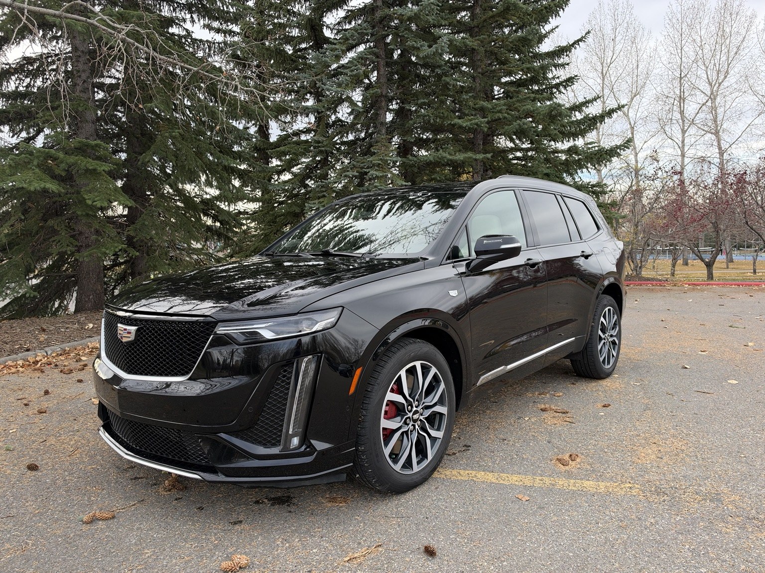 Black Cadillac XT6 Sport Tech Package, front three-quarter view