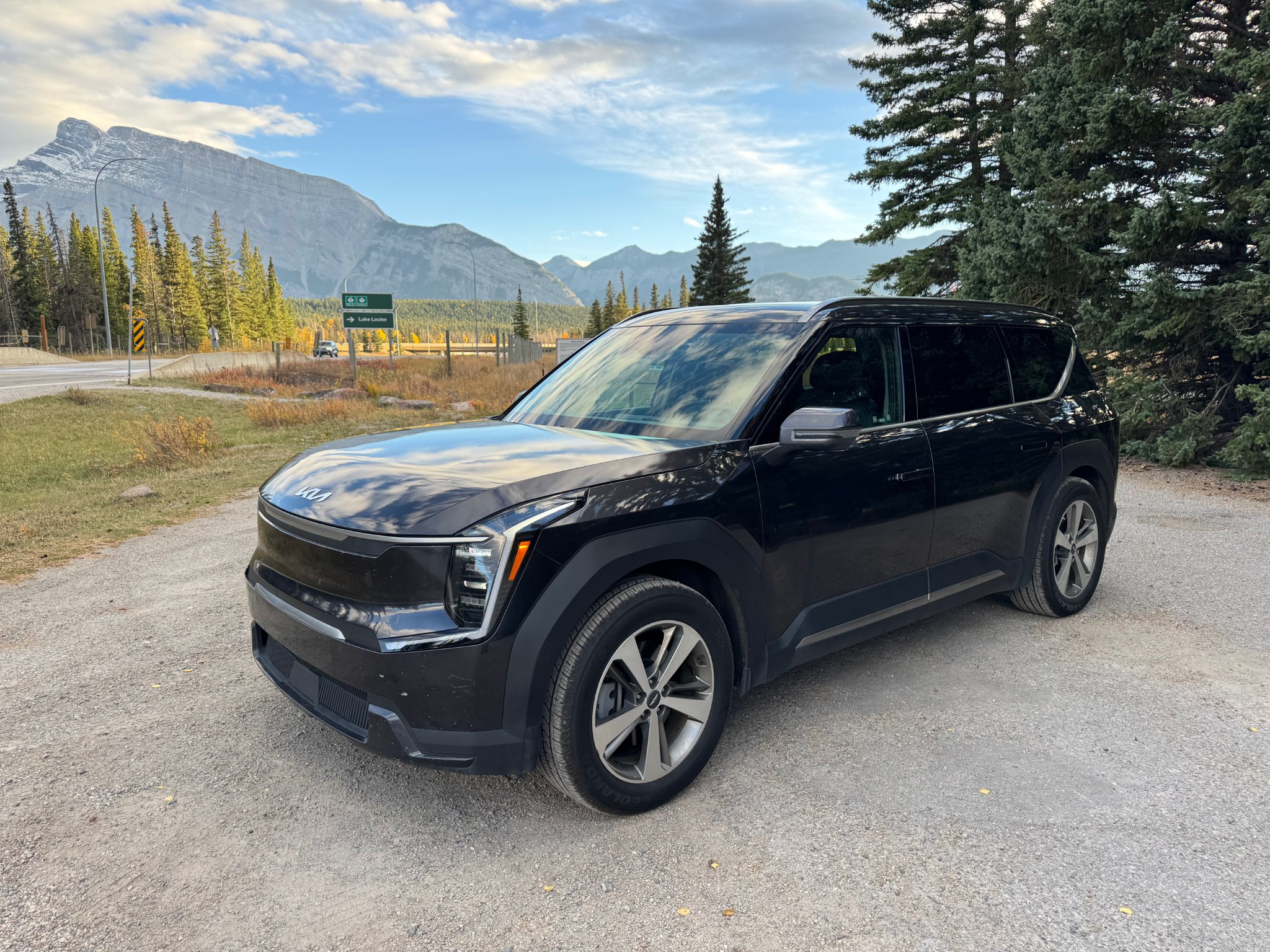 Black Kia EV9, front three-quarter view in the Canadian Rockies